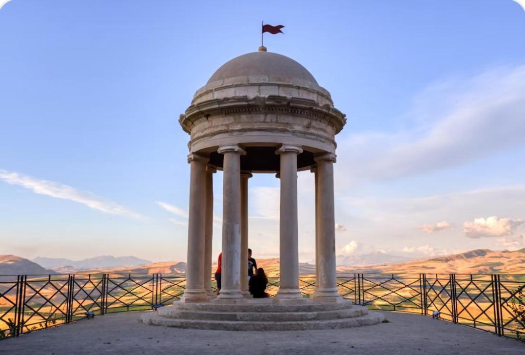 Montalbano House - Casa Vacanze Santa Margherita di Belice Bagian luar foto